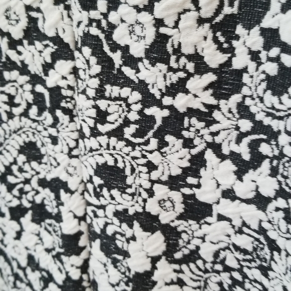 Sleeveless dress. - Picture 3 of 6